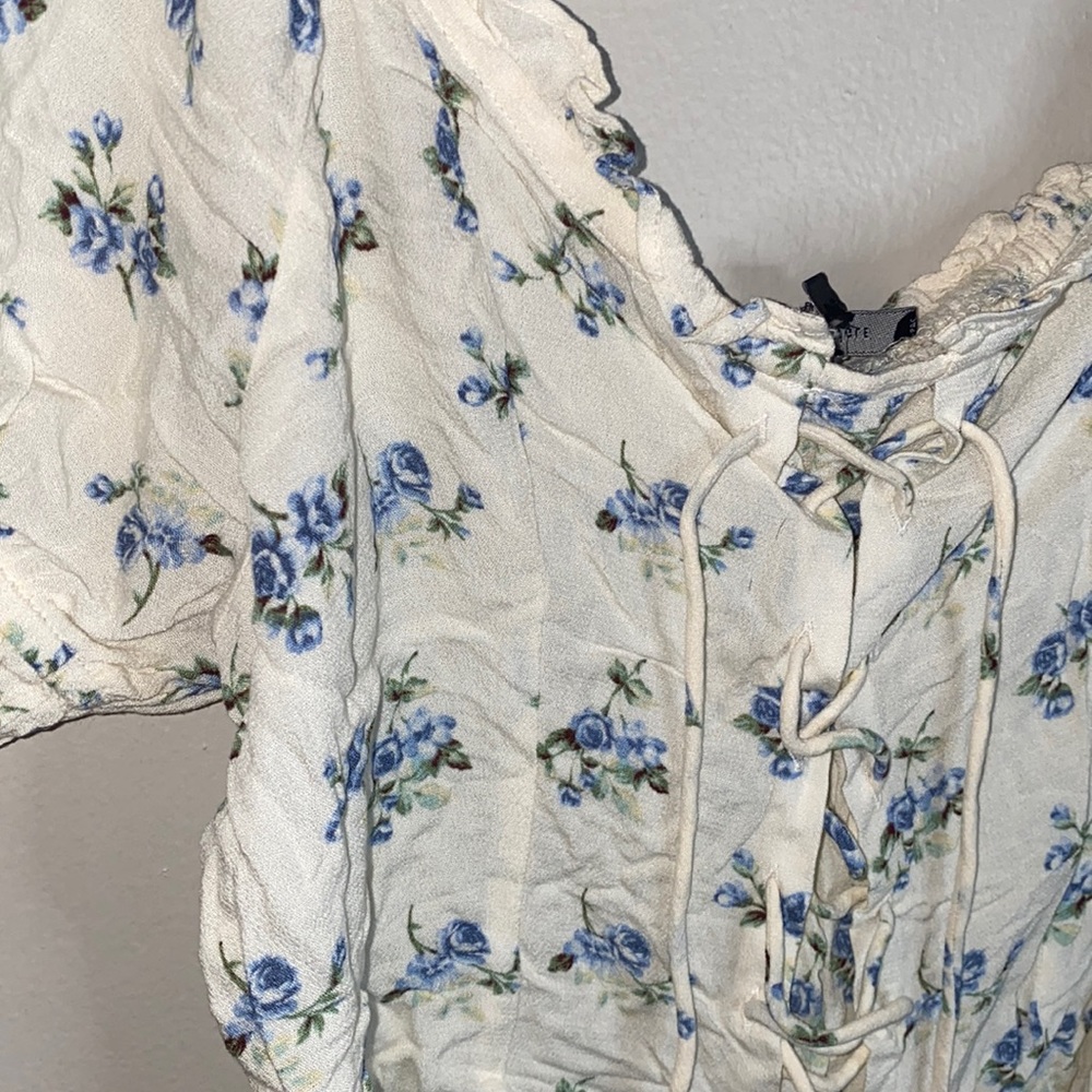 🪿Cottage Core American Eagle blue flowered top! - Picture 3 of 9